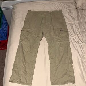Wrangler 36x30 khaki cargo pants